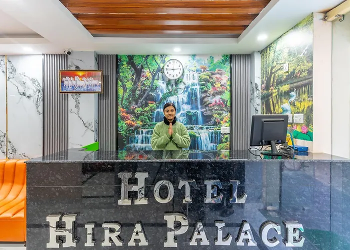Oyo 826 Hira Palace ホテル *